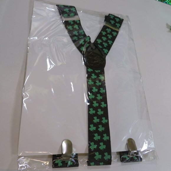 St Patrick's Day party items (suspenders, tie, wall décor & invitations) - Picture 2 of 14
